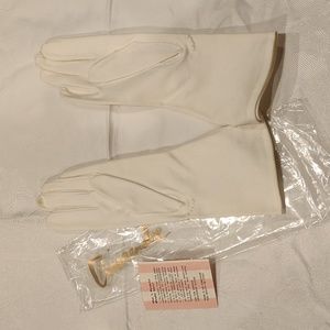 Crescendoe Ivory/Off White Gloves ~ Vintage NIP Sz 7 ~ Pure Elegance